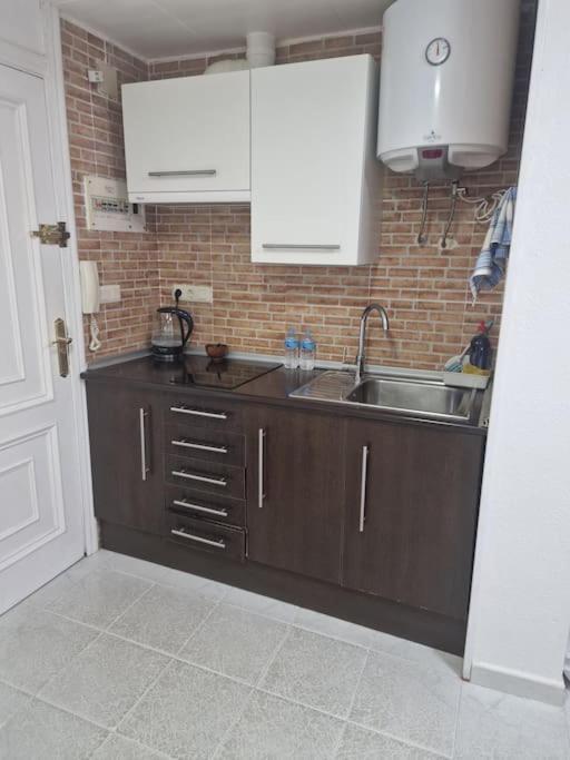 טורבייחה Studio Flat 150M Away From Beach מראה חיצוני תמונה